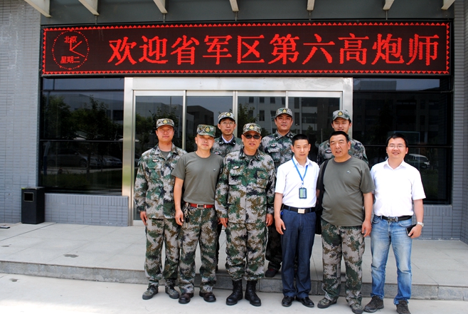 省軍區高炮師領導參觀西馳電氣(圖1)