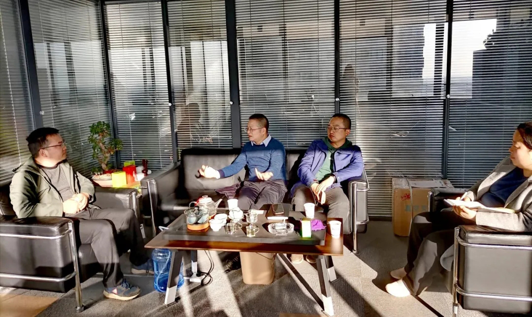 西安軟件園發展中心副主任周非凡走訪西馳電氣(圖1)