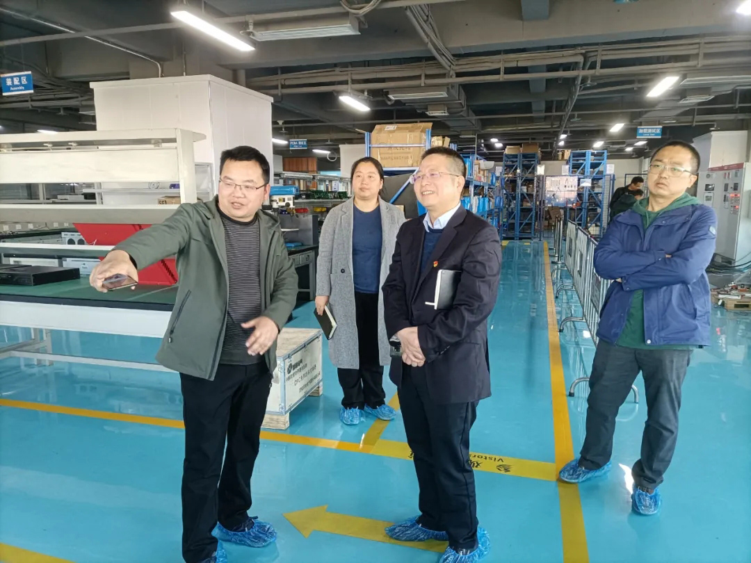 西安軟件園發展中心副主任周非凡走訪西馳電氣(圖3)